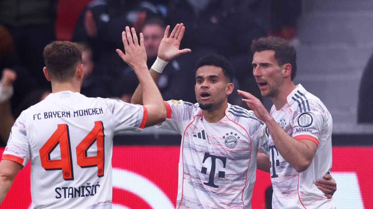 Οι παίκτες της Μπάγερν πανηγυρίζουν κόντρα στη Λεβερκούζεν