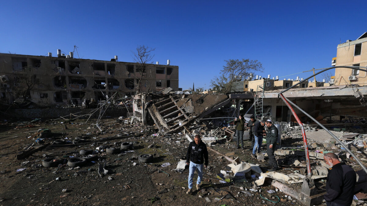 Συντρίμμια σε γειτονιά στη Ντιμόνα