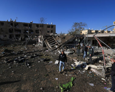 Συντρίμμια σε γειτονιά στη Ντιμόνα