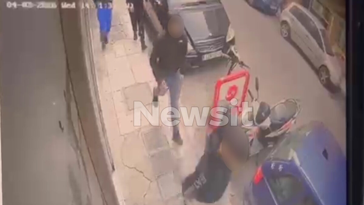 Βίντεο – ντοκουμέντο δευτερόλεπτα μετά το μαχαίρωμα σε 17χρονο έξω από σχολείο στον Άγιο Παντελεήμονα