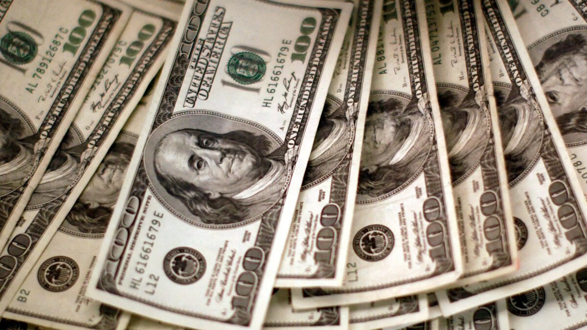 WSJ: Οι ΗΠΑ μπλοκάρουν τις αποστολές δολαρίων στο Ιράκ, λόγω των στενών δεσμών με την Τεχεράνη