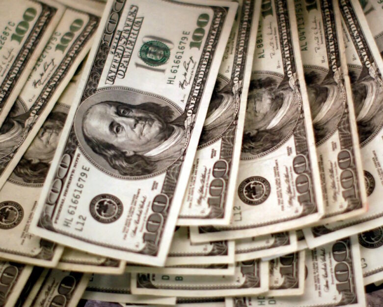 WSJ: Οι ΗΠΑ μπλοκάρουν τις αποστολές δολαρίων στο Ιράκ, λόγω των στενών δεσμών με την Τεχεράνη