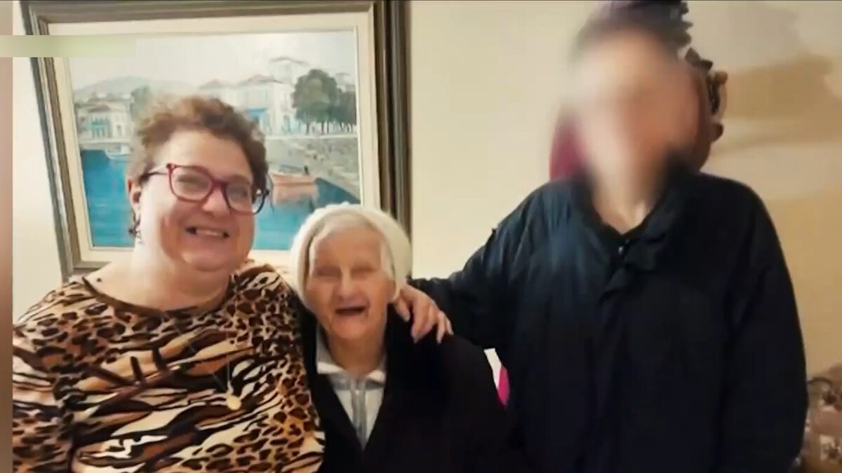 Η μητέρα και κόρη 92 και 56 ετών αντιστοίχως, εντοπίστηκαν νεκρές στο σπίτι που διέμεναν μαζί με γιο της οικογένειας