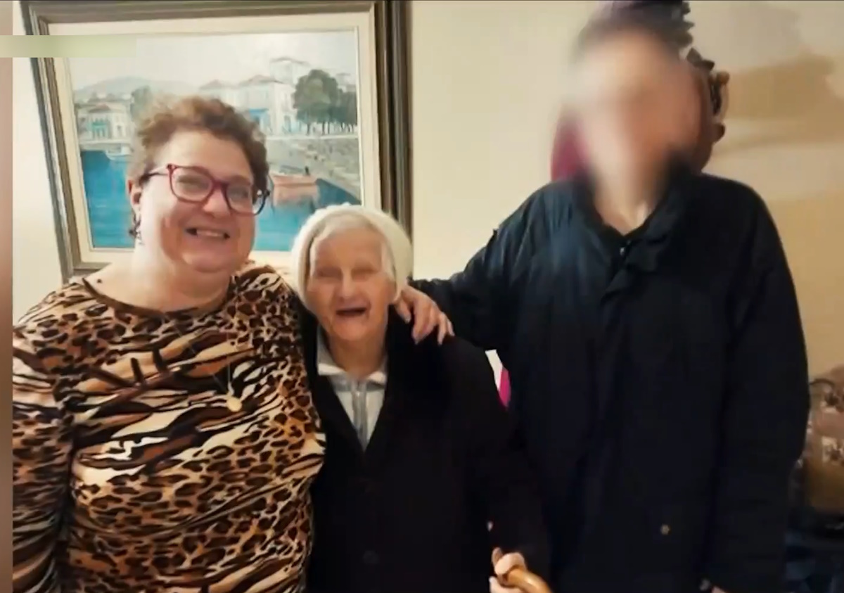 Η μητέρα και κόρη 92 και 56 ετών αντιστοίχως, εντοπίστηκαν νεκρές στο σπίτι που διέμεναν μαζί με γιο της οικογένειας