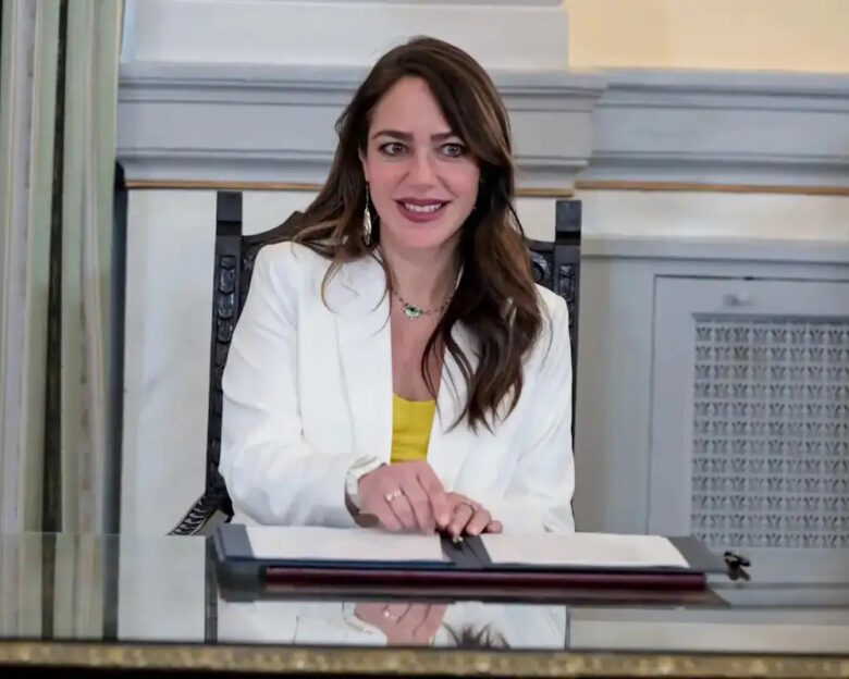 Η υπουργός Κοινωνικής Συνοχής και Οικογένειας, Δόμνα Μιχαηλίδου (ΔΗΜΗΤΡΑ ΚΟΥΤΡΑ