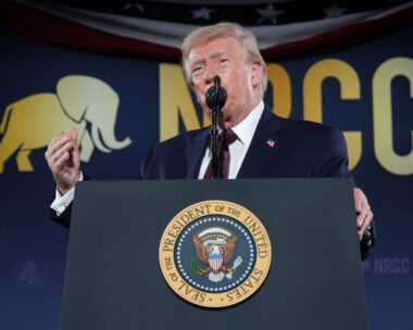 Ο Πρόεδρος των ΗΠΑ, Donald Trump στη διάρκεια του ετήσιου δείπνου συγκέντρωσης χρημάτων της Εθνικής Ρεπουμπλικανικής Επιτροπής του Κογκρέσου (NRCC) στην Ουάσιγκτον