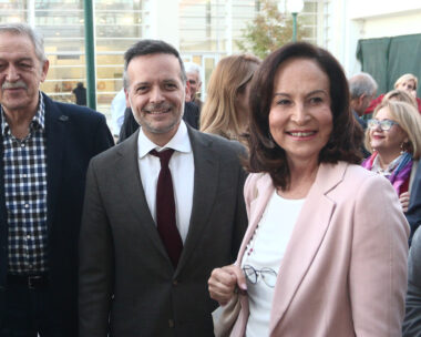 Ο δήμαρχος Αθηναίων Χάρης Δούκας και η υπεύθυνη Πολιτικού Σχεδιασμού του ΠΑΣΟΚ Άννα Διαμαντοπούλου (Φωτογραφία αρχείου: ΧΡΗΣΤΟΣ ΜΠΟΝΗΣ