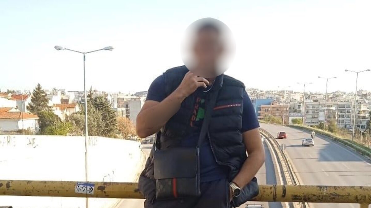 Ο 23χρονος που παραδόθηκε για τη δολοφονία του 20χρονου