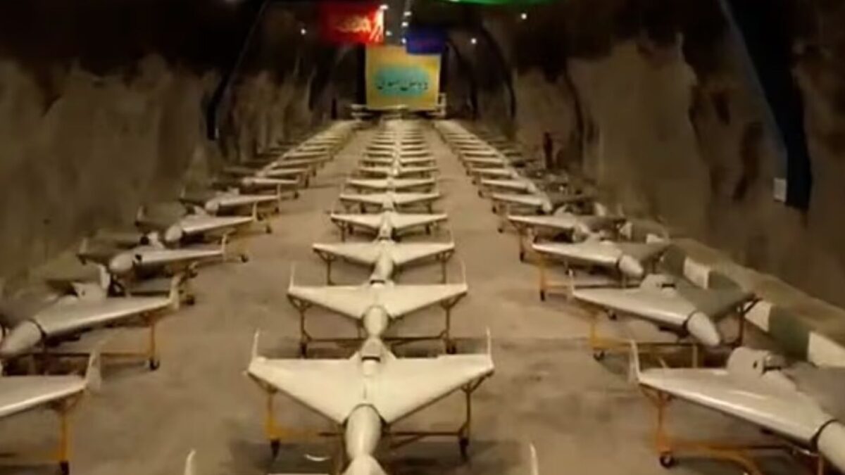 Σειρές με drones και ρουκέτες στην υπόγεια πόλη πυραύλων του Ιράν