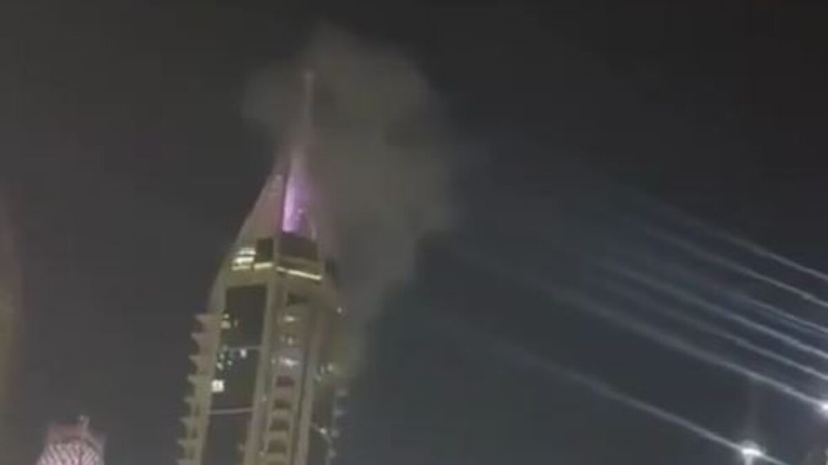 Καπνός σε ουρανοξύστη στο Ντουμπάι