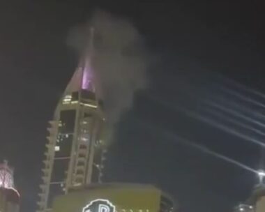 Καπνός σε ουρανοξύστη στο Ντουμπάι