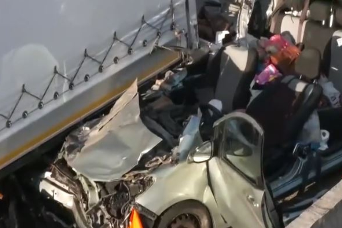 Το αυτοκίνητο που συγκρούστηκε στην νταλίκα