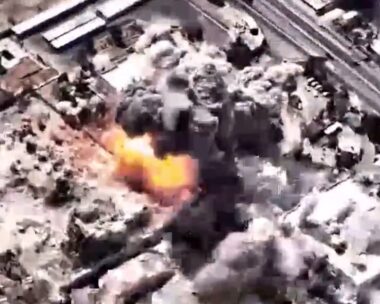 Ιράν: Η στιγμή που το Ισραήλ βομβαρδίζει κτίριο του καθεστώτος στo κέντρο της Τεχεράνης