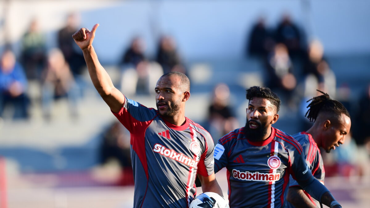 Ο Ελ Κααμπί και ο Ροντινέι μετά το γκολ του Ολυμπιακού