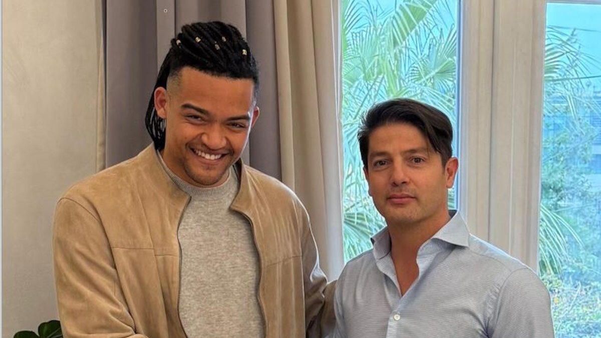 Ο Εμμανουήλ Καραλής με τον βασικό μέτοχο της εταιρείας Ελληνικά Οινοποιεία, Ηλία Γεωργιάδη