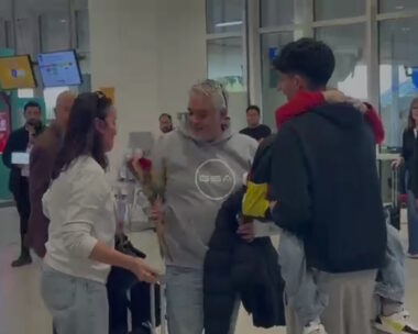 Έλληνες φτάνουν στην Αθήνα με πτήση επαναπατρισμού