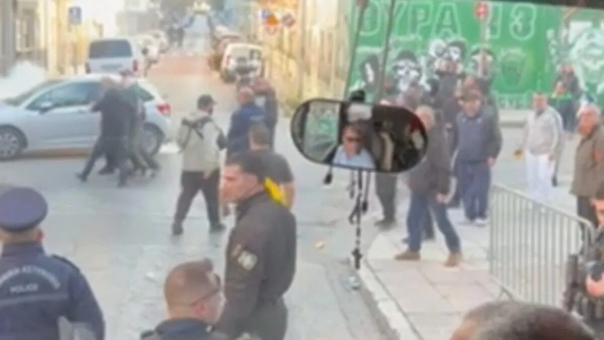 Οπαδοί του Παναθηναϊκού επιτέθηκαν στο πούλμαν της ομάδας μπάσκετ γυναικών του Ολυμπιακού στη Λεωφόρο