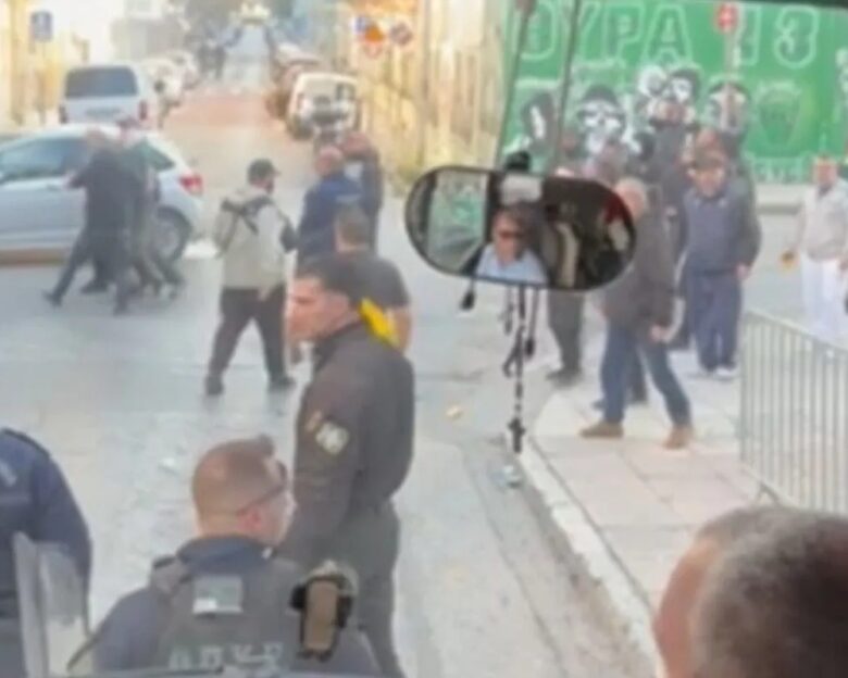 Οπαδοί του Παναθηναϊκού επιτέθηκαν στο πούλμαν της ομάδας μπάσκετ γυναικών του Ολυμπιακού στη Λεωφόρο