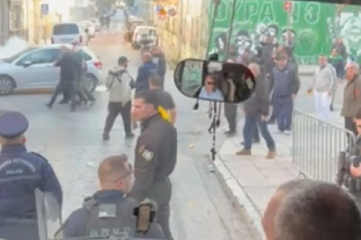 Οπαδοί του Παναθηναϊκού επιτέθηκαν στο πούλμαν της ομάδας μπάσκετ γυναικών του Ολυμπιακού στη Λεωφόρο