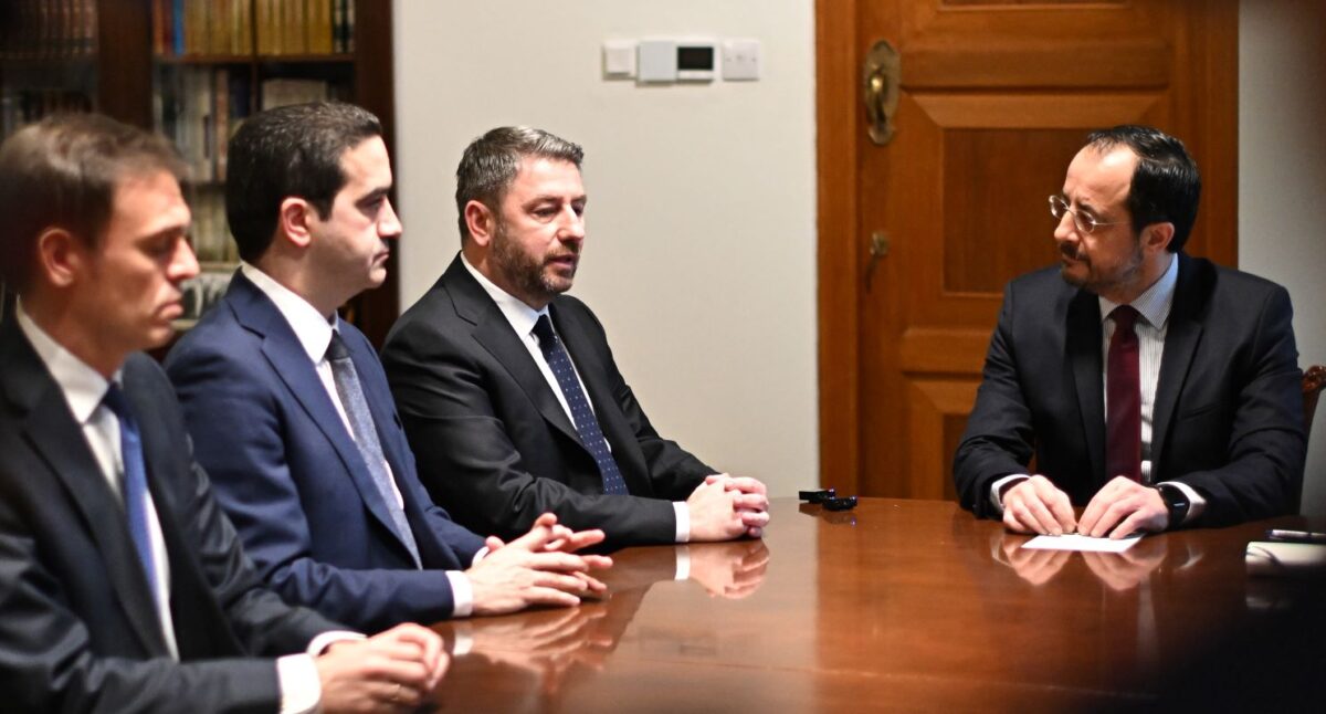 Ανδρουλάκης σε Χριστοδουλίδη: Καμία εμπλοκή κράτους – μέλους της ΕΕ στον πόλεμο στη Μέση Ανατολή