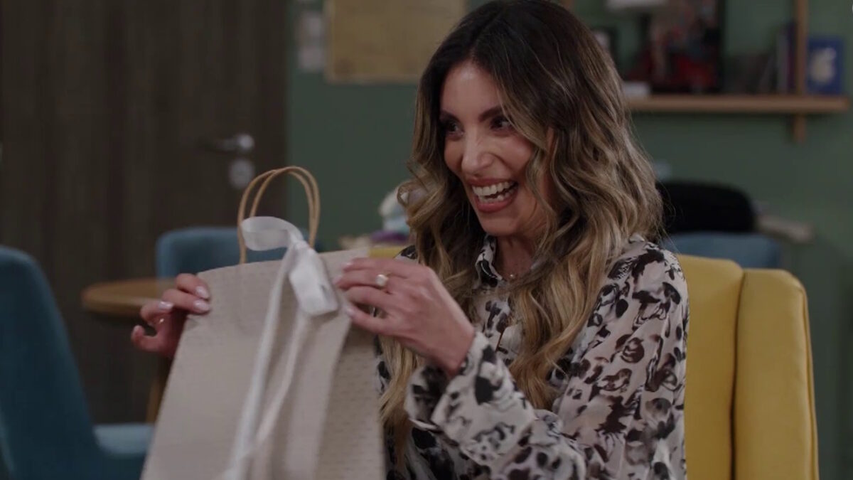 Αθηνά Οικονομάκου