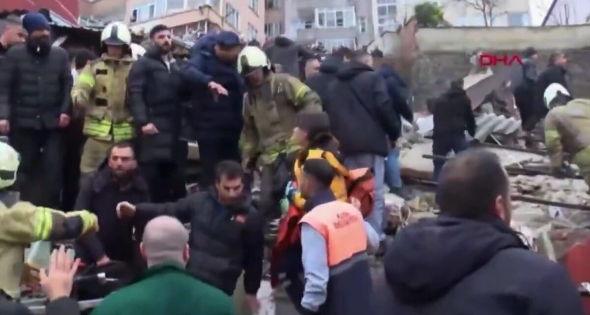 Κατέρρευσαν δύο κτίρια στην Κωνσταντινούπολη - Αναφορές για τραυματίες