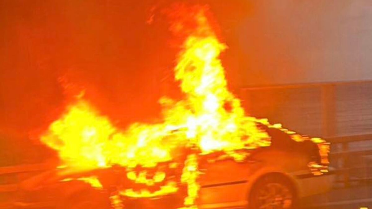 Αυτοκίνητο που καίγεται