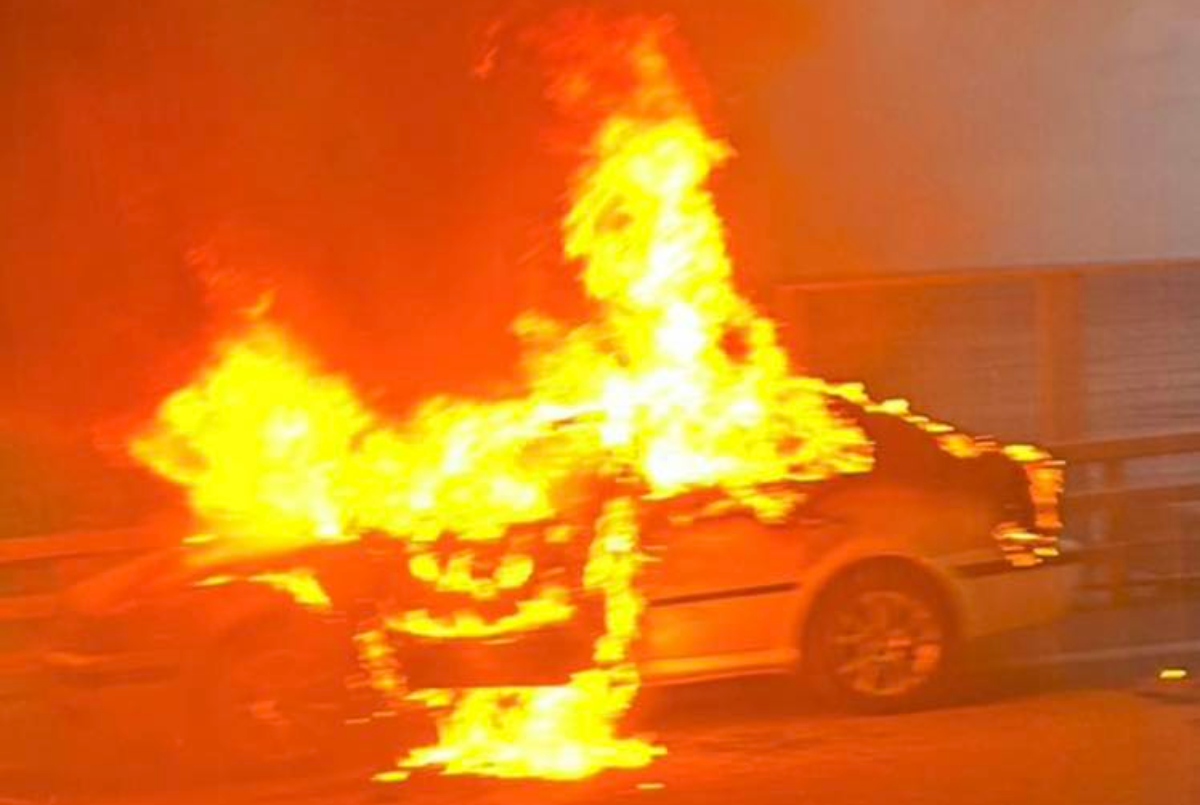 Αυτοκίνητο που καίγεται