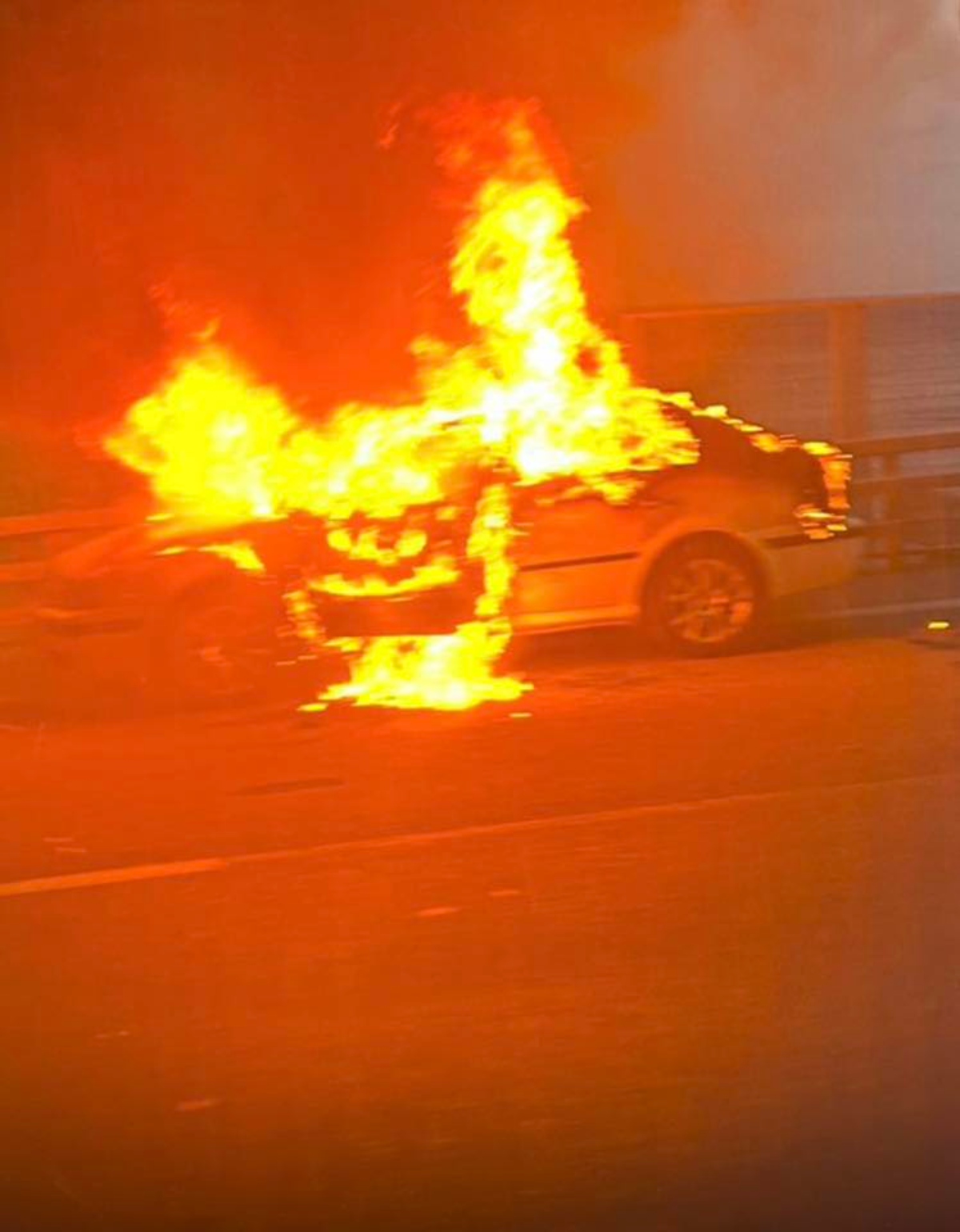 Αυτοκίνητο που καίγεται
