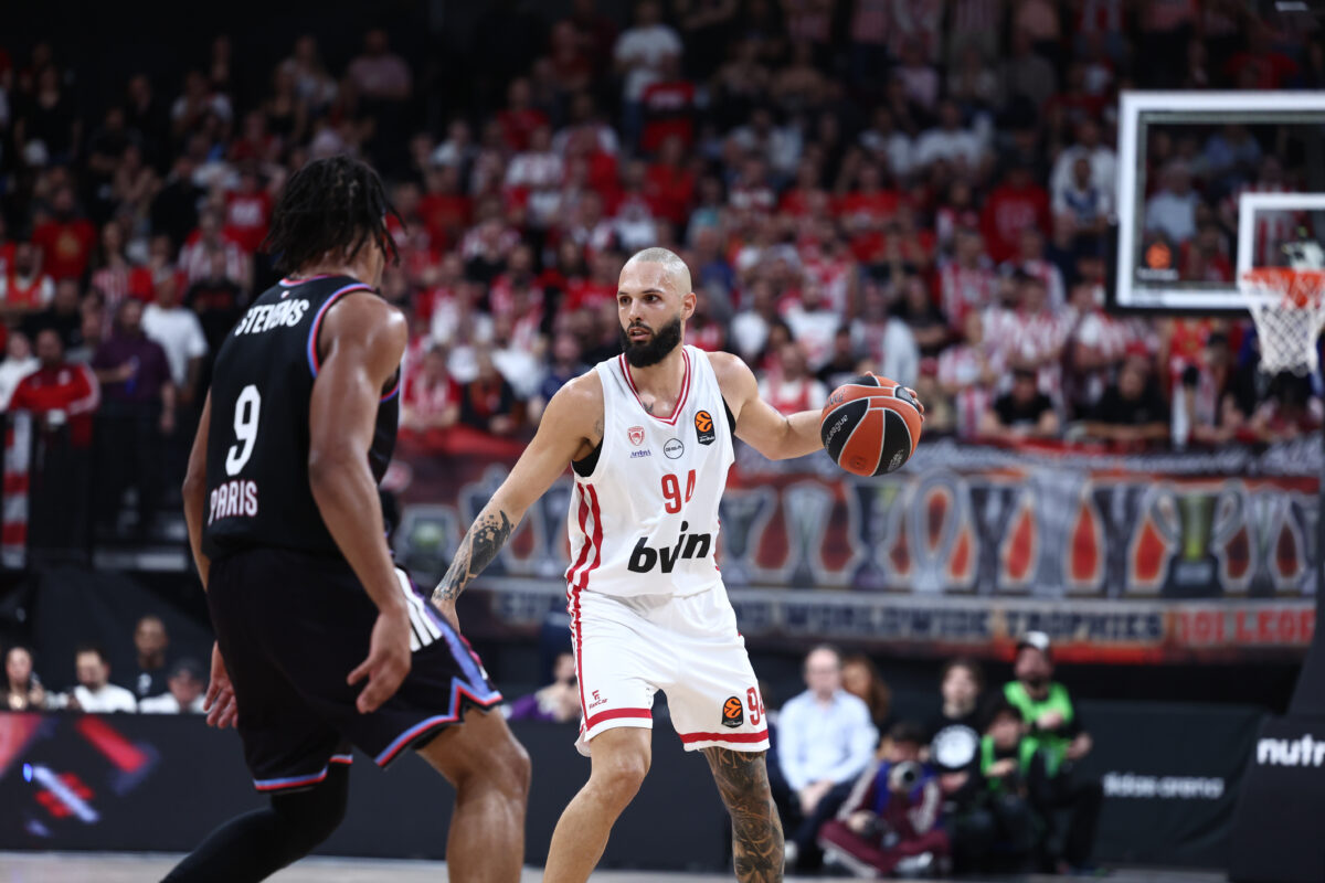 Ο Φουρνιέ κόντρα στην Παρί