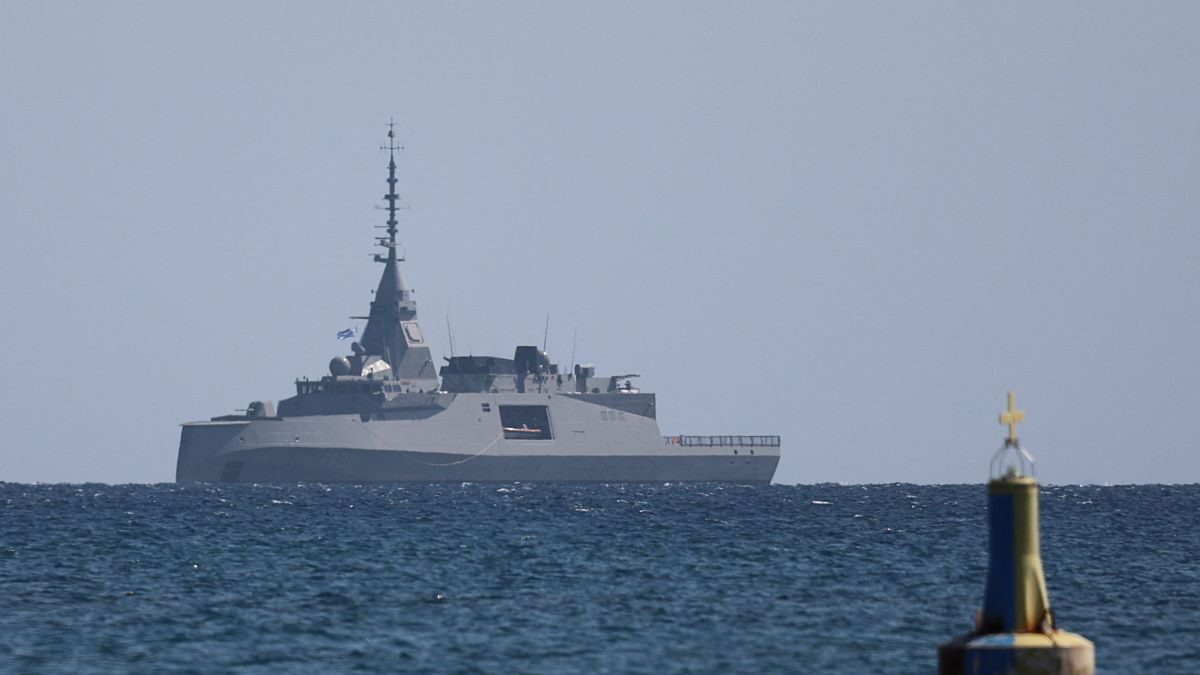 Η φρεγάτα «Κίμων» ετοιμάζεται να εισέλθει στο λιμάνι της Λεμεσού