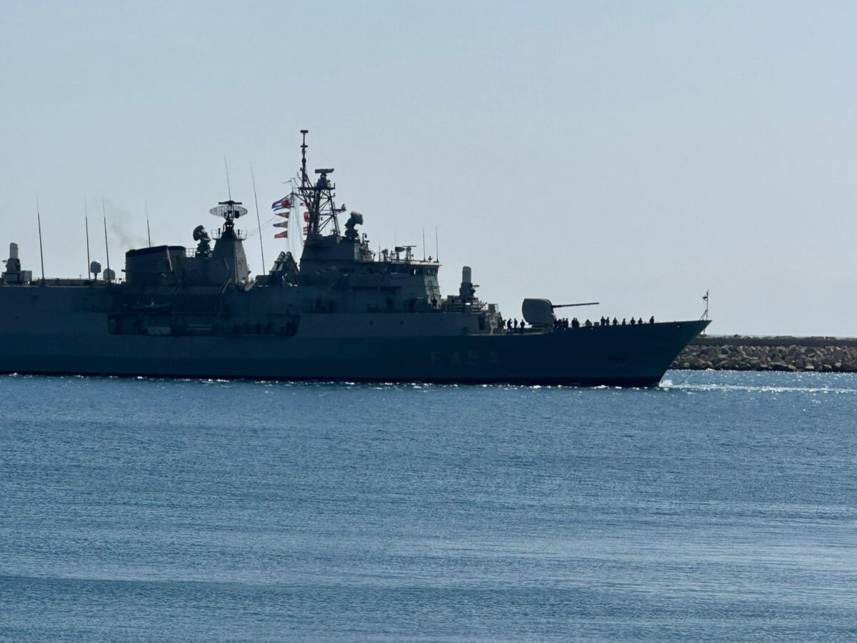 Η φρεγάτα «Ψαρά» μπαίνει στο λιμάνι της Λεμεσού