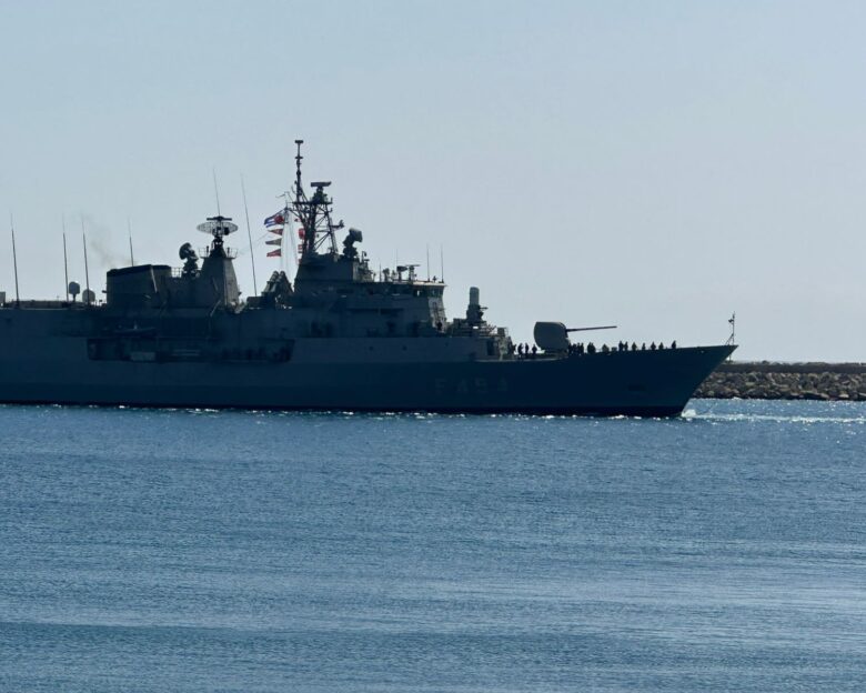 Η φρεγάτα «Ψαρά» μπαίνει στο λιμάνι της Λεμεσού