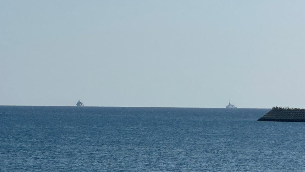 Οι φρεγάτες «Ψαρά» και «Κίμων» έξω από το λιμάνι της Λεμεσού