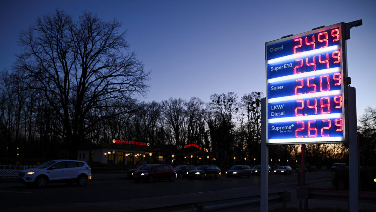 Τρέχουσες τιμές καυσίμων σε βενζινάδικο στη Γερμανία