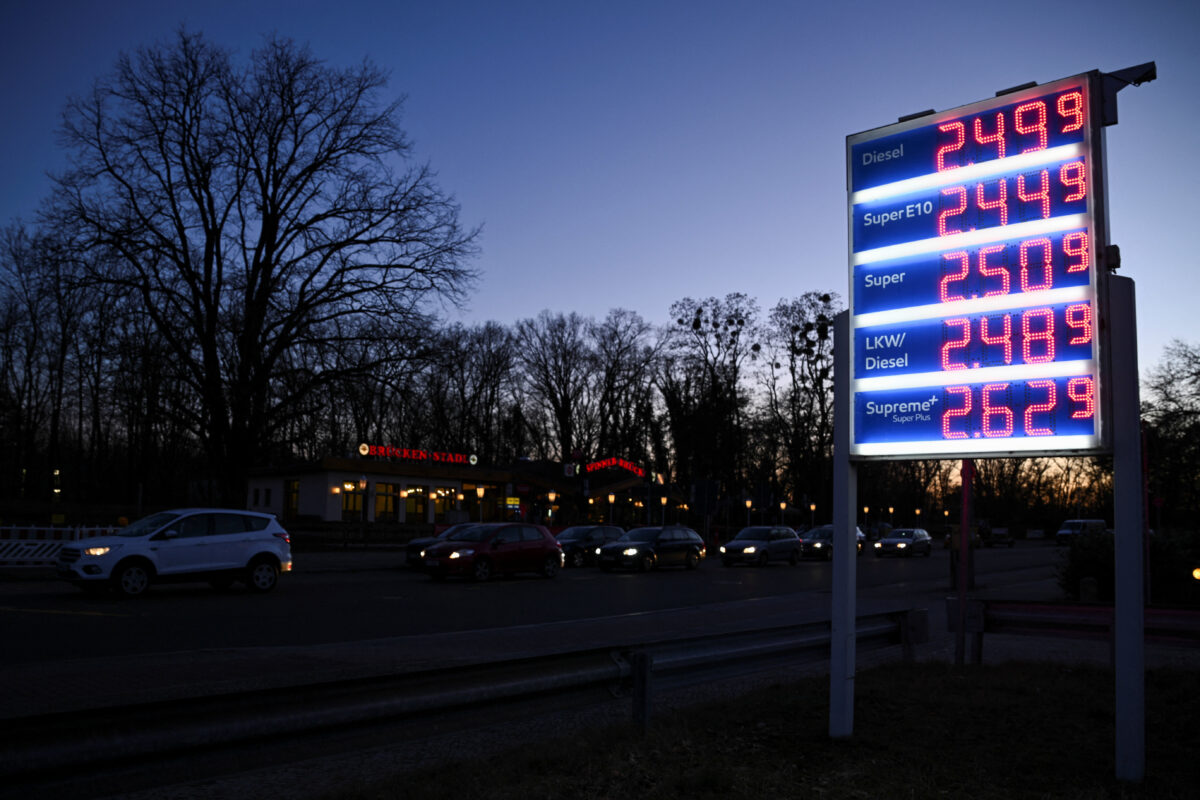 Τρέχουσες τιμές καυσίμων σε βενζινάδικο στη Γερμανία