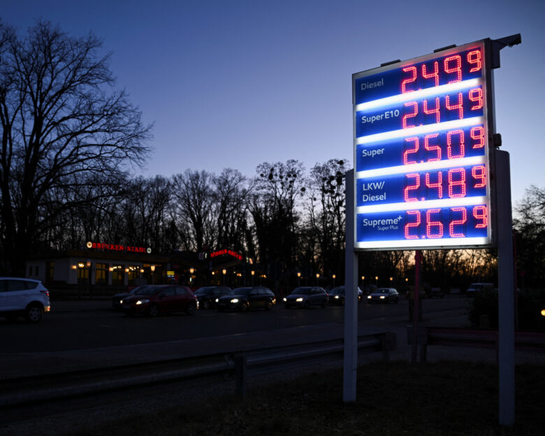 Τρέχουσες τιμές καυσίμων σε βενζινάδικο στη Γερμανία