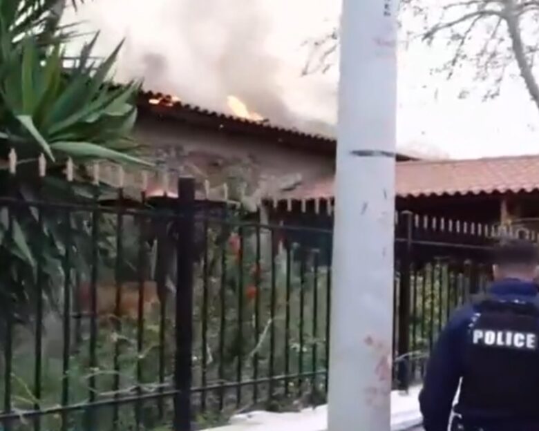 Φωτιά στην αποθήκη της εκκλησίας του «ιερέα» youtuber στη Λιοσίων – Καταστράφηκε η σκεπή