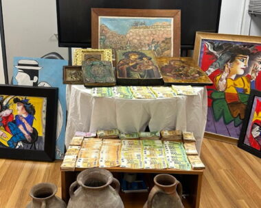 Έργα τέχνης και χρήματα που κατασχέσθηκαν στην γκαλερί του Γιώργου Τσαγκαράκη