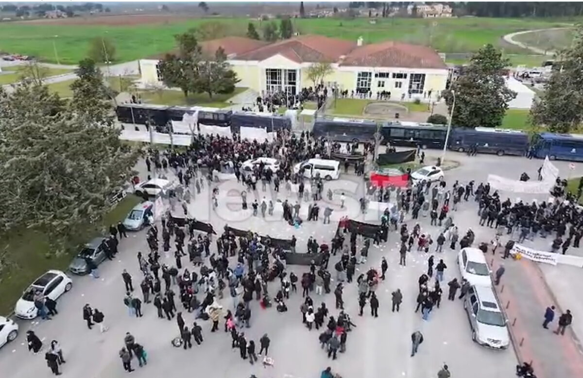 Πανοραμικό πλάνο έξω από το συνεδριακό κέντρο Γαιόπολις