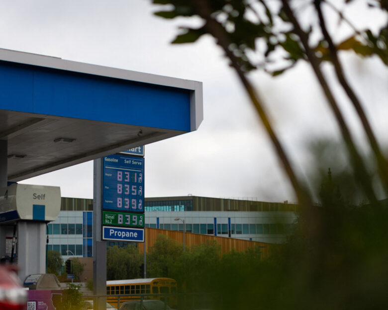 Τιμές βενζίνης σε βενζινάδικο στο Λος Άντζελες