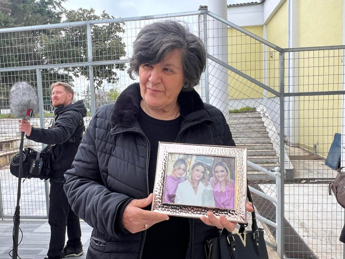 Η γιαγιά των κοριτσιών Πλακιά που χάθηκαν στα Τέμπη