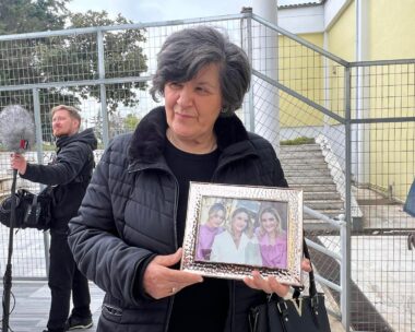 Η γιαγιά των κοριτσιών Πλακιά που χάθηκαν στα Τέμπη