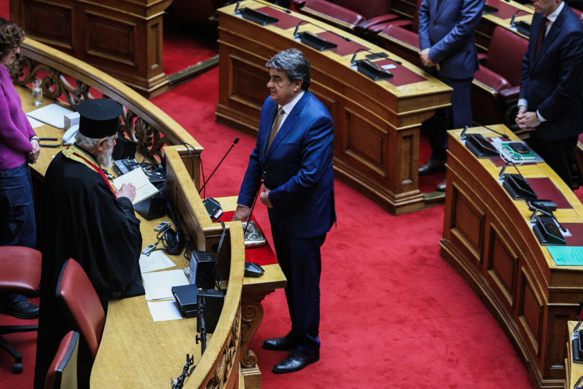 Βαγγέλης Γιαννακούρας: Ορκίστηκε βουλευτής του ΠΑΣΟΚ στη θέση του Οδυσσέα Κωνσταντινόπουλο