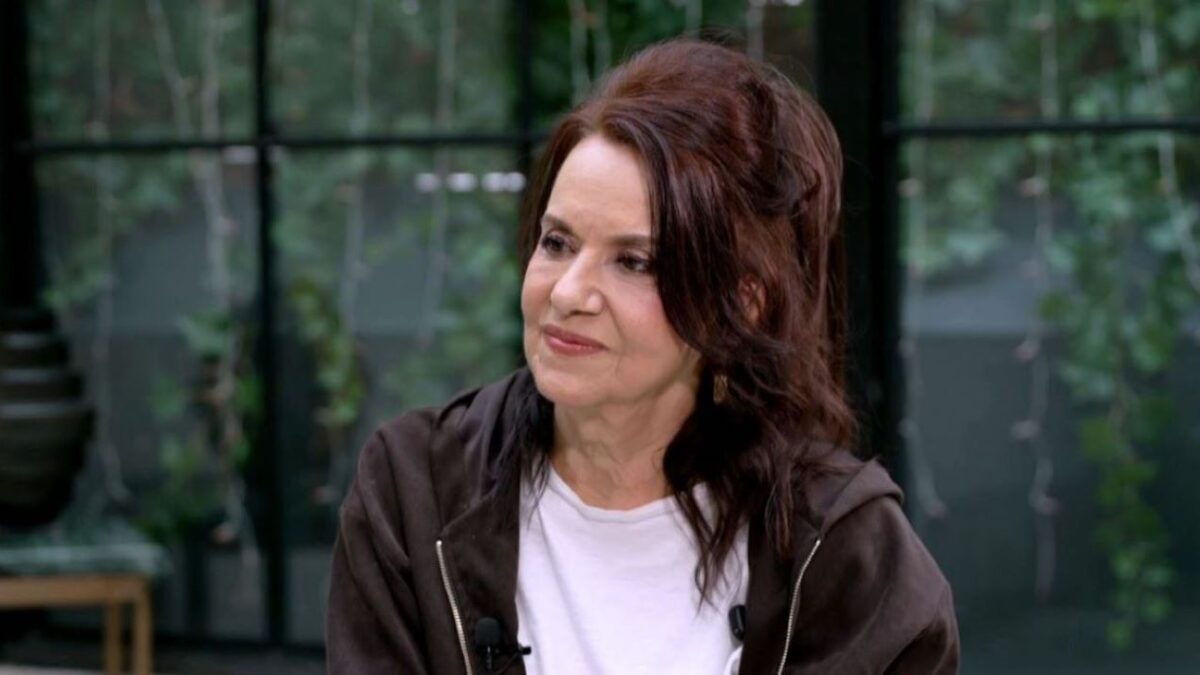 Η στιχουργός Ελένη Γιαννατσούλια