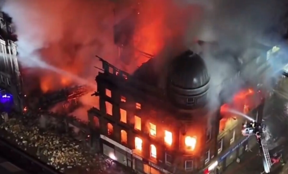 Μέρος του σιδηροδρομικού σταθμού έχει ήδη καταστραφεί