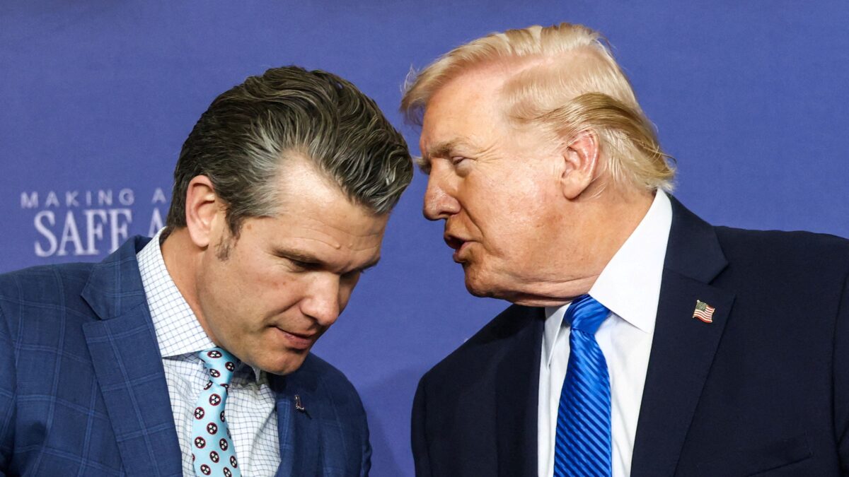 Πιτ Χέγκσεθ και Ντόναλντ Τραμπ