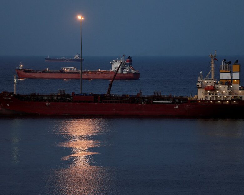 Τάνκερ στα Στενά του Ορμούζ