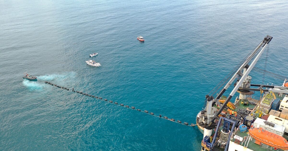 Πόντιση υποβρύχιου καλωδίου