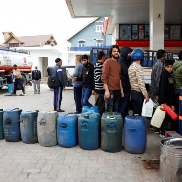 Ουρές για καύσιμα στην Ινδία